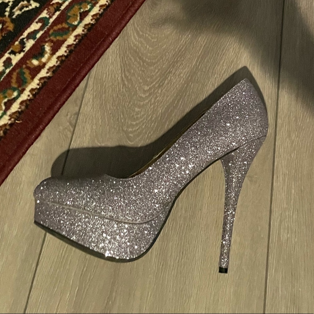 NWOB Charlotte Russe Glitter Classic Pump